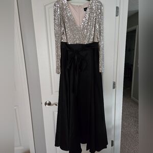 Xscape Silver Sequin and Black Long Sleeve Dress Size 16w